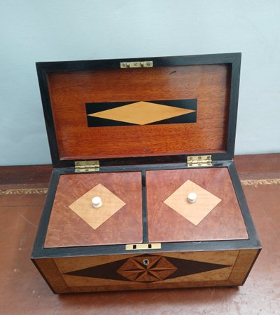 Teedose, tea caddy.