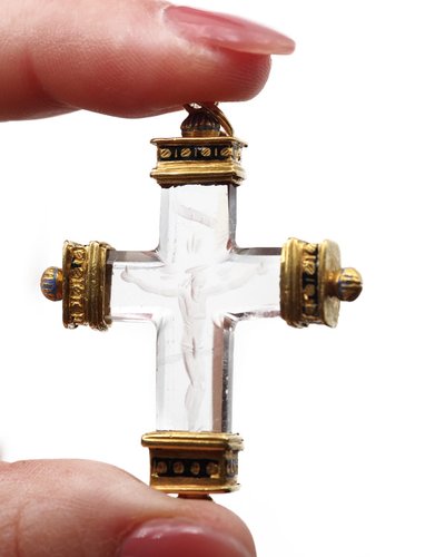 Croix 17e intaille cristal de roche en or 22k, pendentif croix ancienne, christ en intaille