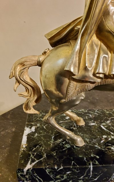 Scultura in bronzo dorato raffigurante Napoleone Bonaparte su un cavallo rampante Fine del XIX secolo