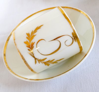 Suite von 4 Litronenkaffeetassen mit Monogrammen aus der Zeit des Direktoriums um 1800