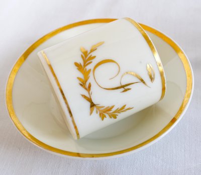 Suite von 4 Litronenkaffeetassen mit Monogrammen aus der Zeit des Direktoriums um 1800