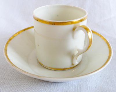 Suite von 4 Litronenkaffeetassen mit Monogrammen aus der Zeit des Direktoriums um 1800