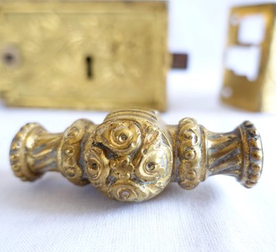 Serrure de double porte de château / hôtel particulier en bronze doré, style Louis XVI