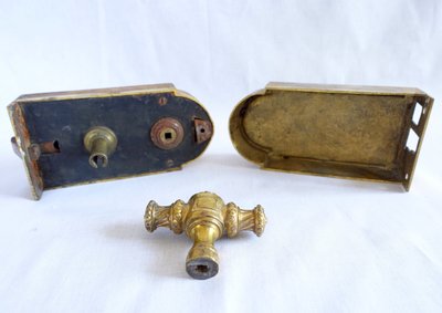 Serrure de double porte de château / hôtel particulier en bronze doré, style Louis XVI