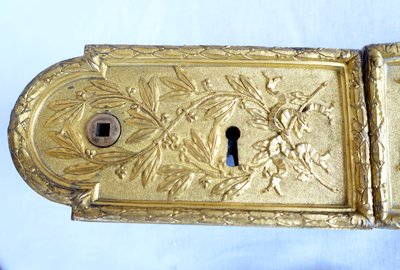 Serrure de double porte de château / hôtel particulier en bronze doré, style Louis XVI