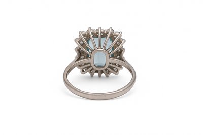 Anello con acquamarina e diamanti