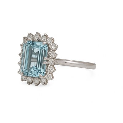 Anello con acquamarina e diamanti