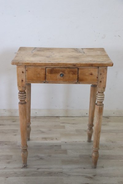Table d'Appoint Couleur Naturelle En Bois De Sapin Rustique, 19ème Siècle