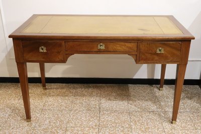 18th Century Desk In Walnut
