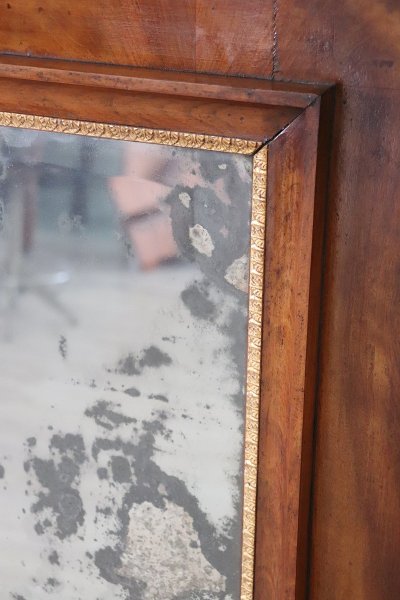 Specchio da parete in legno di noce, inizio XIX secolo