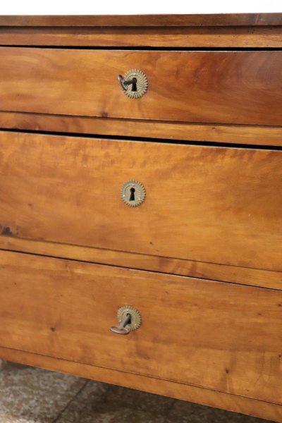 Commode ancienne en noyer massif, Italie 18e siècle