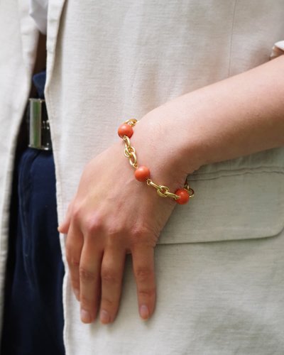 Flexible coral beads 18k gold vintage bracelet in 18k gold, double oval link, sixties or seventies
