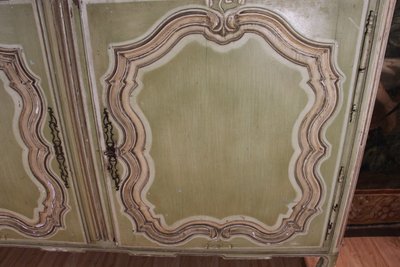 buffet a hauteur d'appui rechampi vert. late 18th/early 19th century