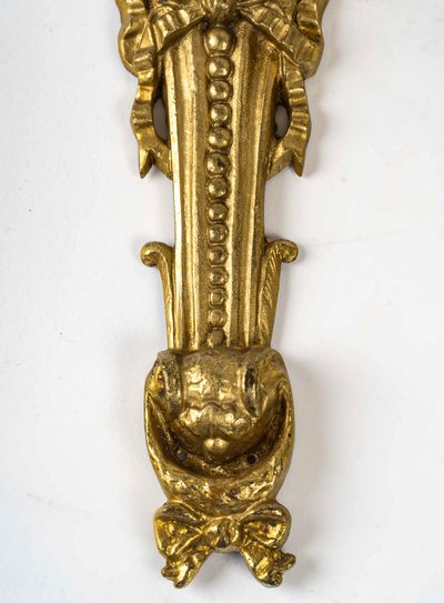 Paire d’Appliques en Bronze Ciselé à trois Bras de Lumières de style Louis XVI