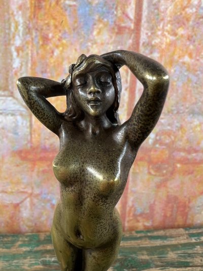 Elegante statuetta Art Déco in bronzo - Donna nuda in piedi - Base in marmo - H. 17 cm
