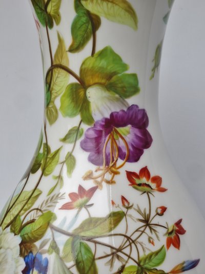 Vaso in porcellana del periodo del restauro.