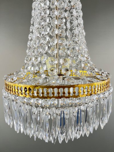 Lampadario a cesto in cristallo e bronzo dorato, stile Luigi XVI, fine XIX secolo