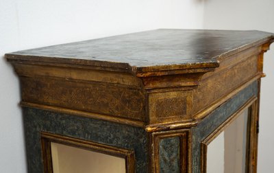 Antica vetrina in legno laccato e dorato. Napoli, XVIII secolo.