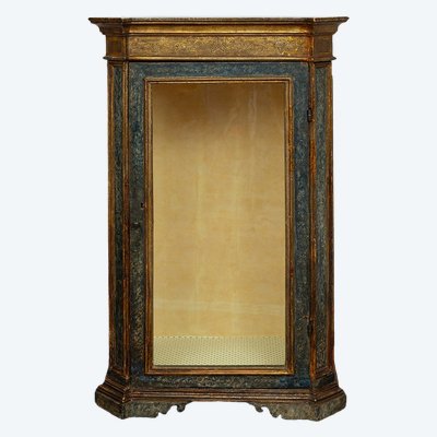 Antica vetrina in legno laccato e dorato. Napoli, XVIII secolo.