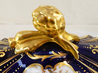 Large Soup tureen and its Presentation Dish in LIMOGES Porcelain