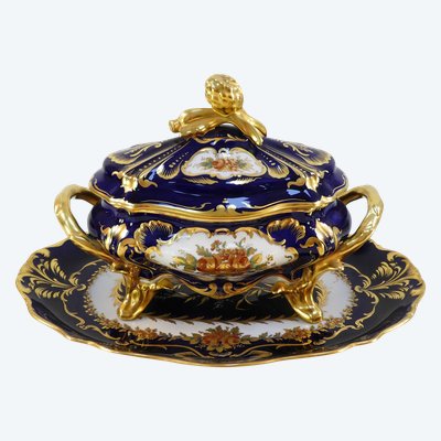 Large Soup tureen and its Presentation Dish in LIMOGES Porcelain
