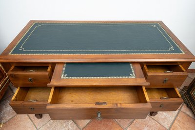 Bureau ancien Louis XVI de centre de pièce en noyer massif. Naples, XIXe siècle.