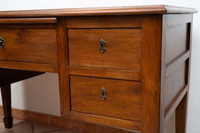 Bureau ancien Louis XVI de centre de pièce en noyer massif. Naples, XIXe siècle.