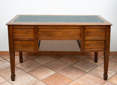 Bureau ancien Louis XVI de centre de pièce en noyer massif. Naples, XIXe siècle.