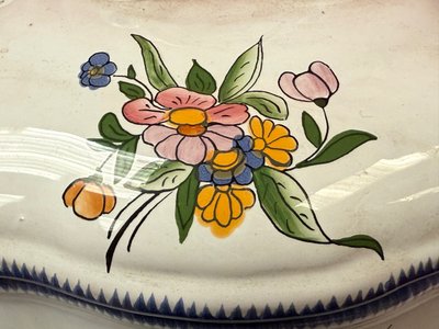 Soup tureen