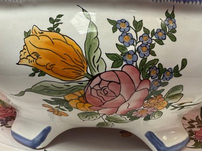 Soup tureen