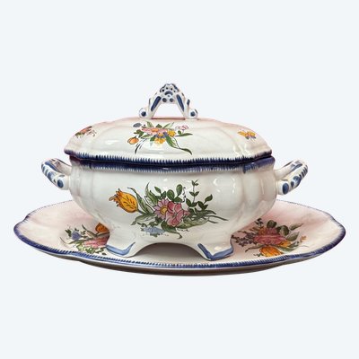 Soup tureen