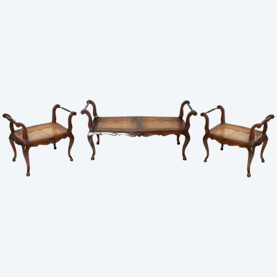 Set di tre panche in noce massiccio Napoleone III. Francia, XIX secolo.