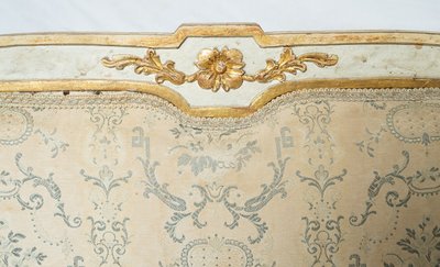 Salon de style Louis XVI en bois laqué et doré, 20siècle