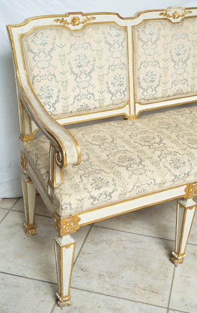 Salon de style Louis XVI en bois laqué et doré, 20siècle