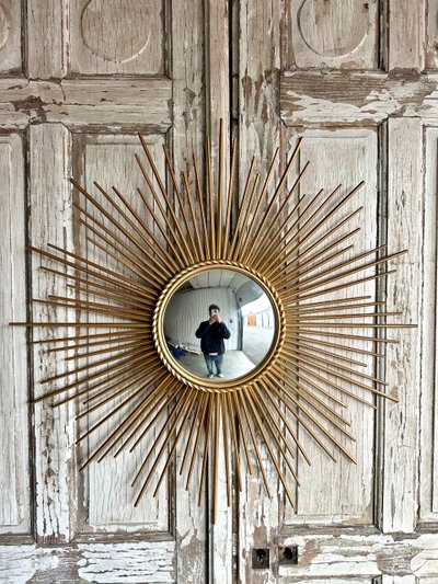 Miroir soleil en métal doré circa 1960
