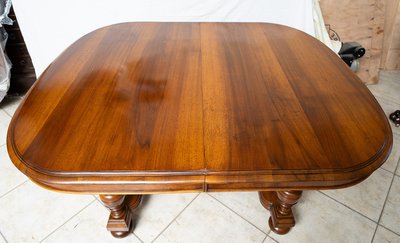Tavolo allungabile in noce massiccio francese Henri II della seconda metà del XIX secolo.