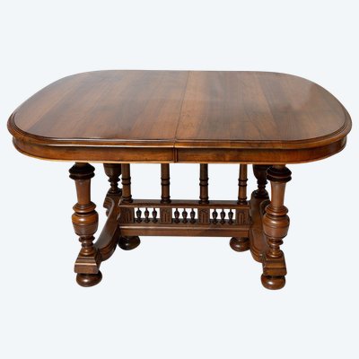Tavolo allungabile in noce massiccio francese Henri II della seconda metà del XIX secolo.