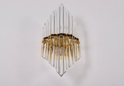 Paar Wandleuchten aus abgeschrägtem Kristallglas und Messing