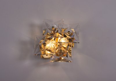 Coppia di lampade da parete brutaliste in ottone dorato e cristallo