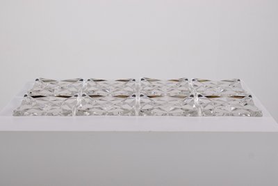 Coppia di lampade da parete brutaliste in ottone dorato e cristallo