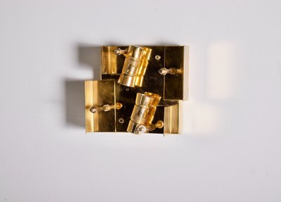 Coppia di lampade da parete brutaliste in ottone dorato e cristallo