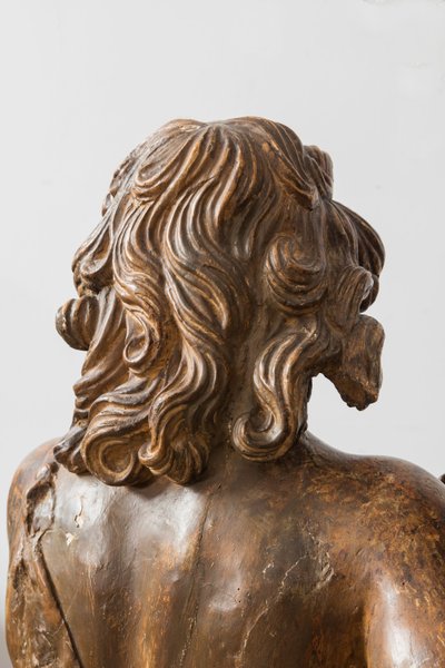 Sculpteur italien du 17e siècle, paire de chandeliers en bois sculpté et doré
