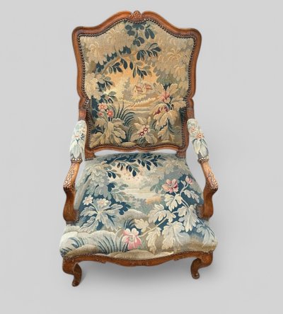Poltrona in faggio intagliato e modanato di epoca Regency Luigi XV - XVIII secolo