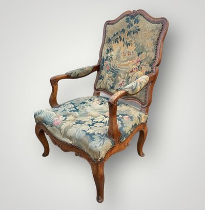 Poltrona in faggio intagliato e modanato di epoca Regency Luigi XV - XVIII secolo