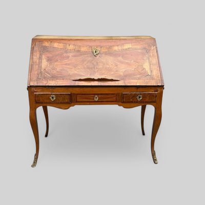 Louis XV period secrétaire - bureau de pente with native wood veneer - 18th century