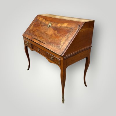 Louis XV period secrétaire - bureau de pente with native wood veneer - 18th century