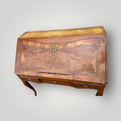 Louis XV period secrétaire - bureau de pente with native wood veneer - 18th century