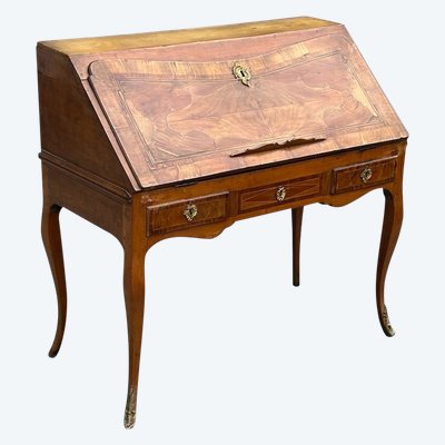Louis XV period secrétaire - bureau de pente with native wood veneer - 18th century