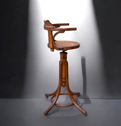 KINDERFRISEURHOCHSTUHL GESTEMPELT BAUMANN AUS DEN 1900ER JAHREN