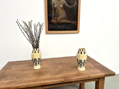Ein Paar Art Déco-Vasen, signiert Orchies - emaillierte Keramik, Frankreich, ca. 1930